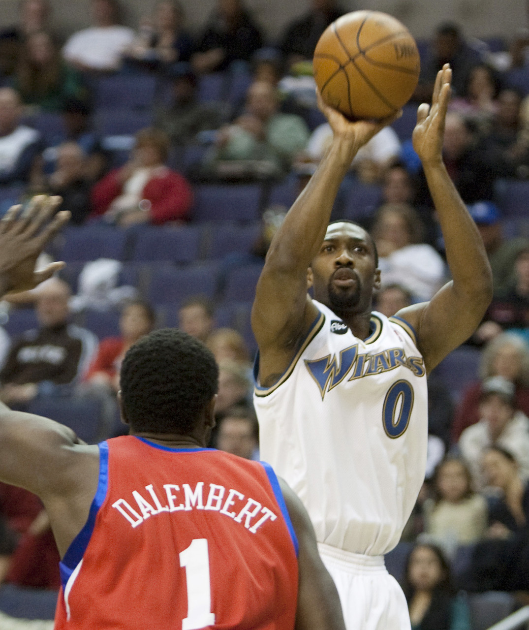 0号特工！蒂格：巅峰期的阿里纳斯要么投三分 要么突破造犯规