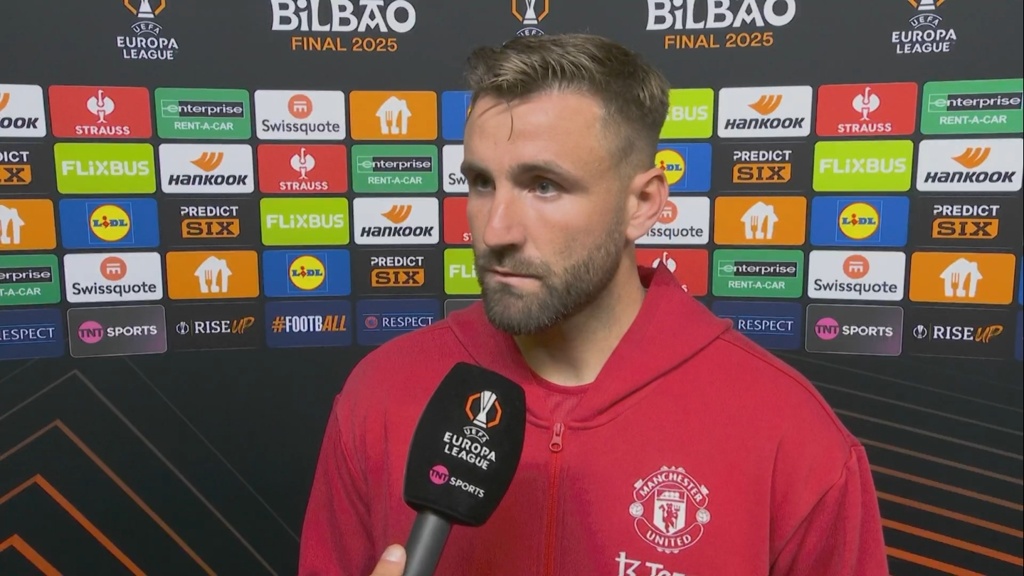 扪心自问！卢克-肖：我认为我们都必须问问自己是否配站在这里