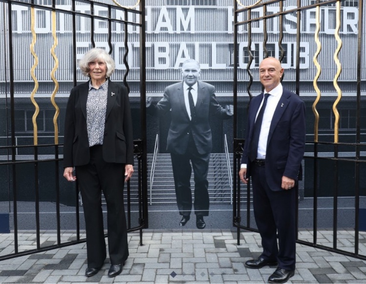 官方：比尔-尼科尔森大门在托特纳姆热刺的新球场正式重新开放