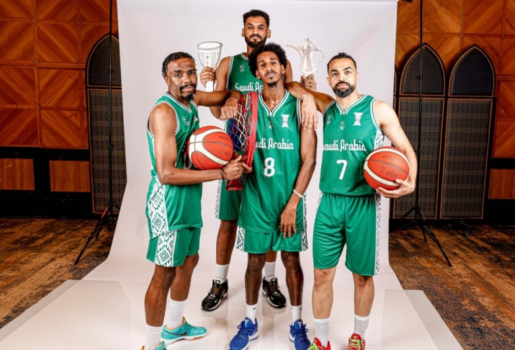 媒体人：本届中国男篮缺乏爆点 需立足防守具备耐心 尊重西亚对手