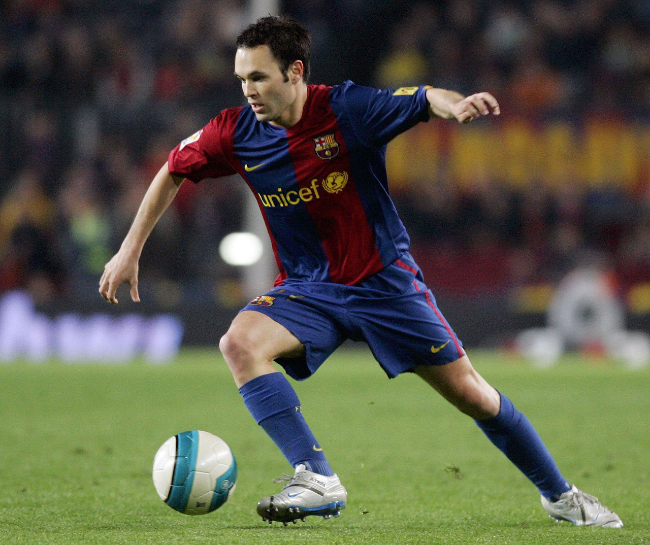 伊涅斯塔回忆加盟巴萨：那是人生最难熬夜晚之一，紧张地不停踱步