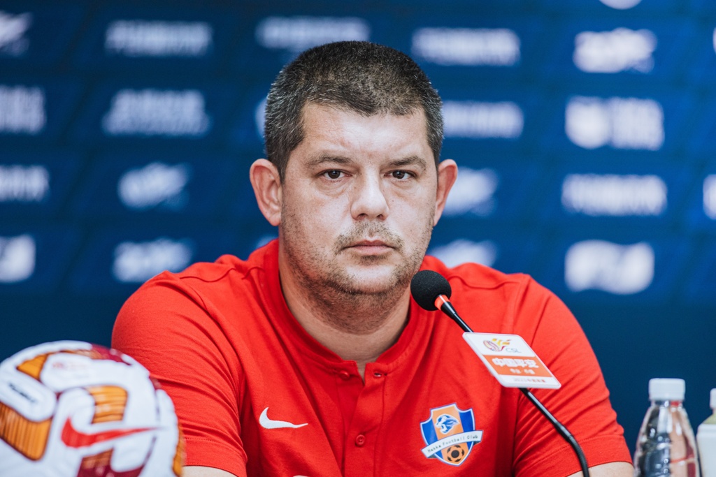 里斯蒂奇谈梅州负玉昆：我前40多年从没见到一支队伍打这么多长传