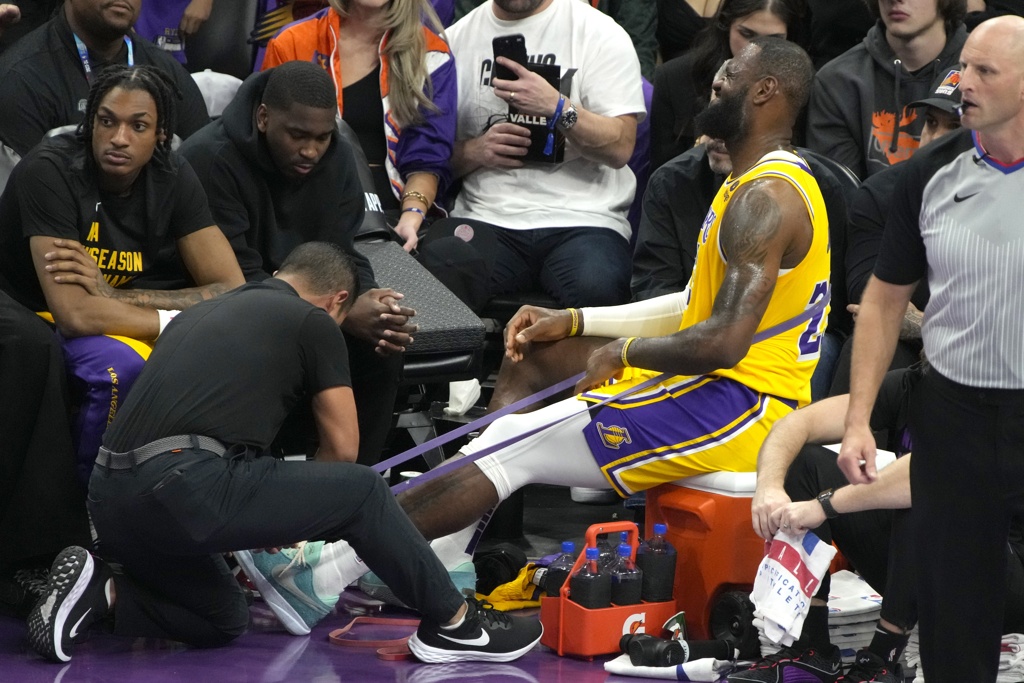 Skip：詹姆斯身边总是围绕着优秀的人 没人保养身体比他更下功夫