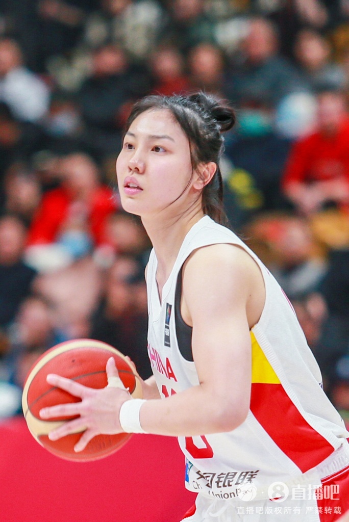 体坛周报：中国女篮遭遇热身赛首败 这盆冷水来得很及时