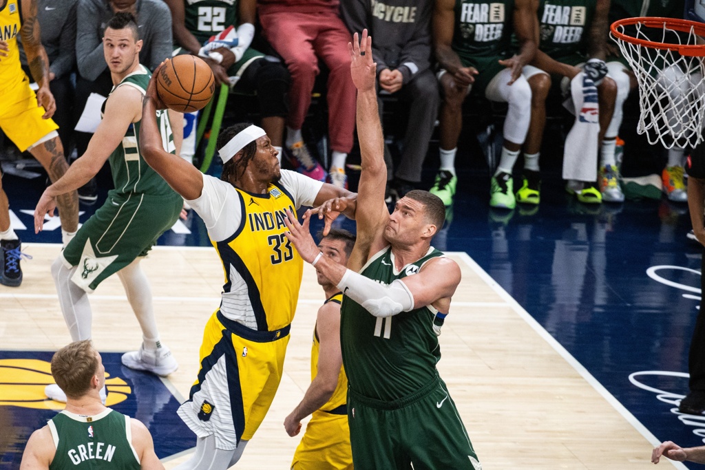 一笔2亿的买卖雄鹿裁利拉德签特纳替大洛 每年要付出约5000万