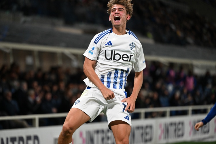 西媒：皇马有意将尼科-帕斯从科莫签回，他是阿隆索青睐的球员