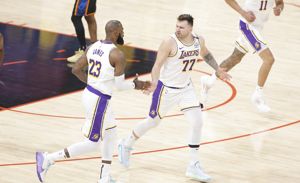 基本定型！湖人拿下斯玛特后距离硬帽105万 没有空间再签第15人