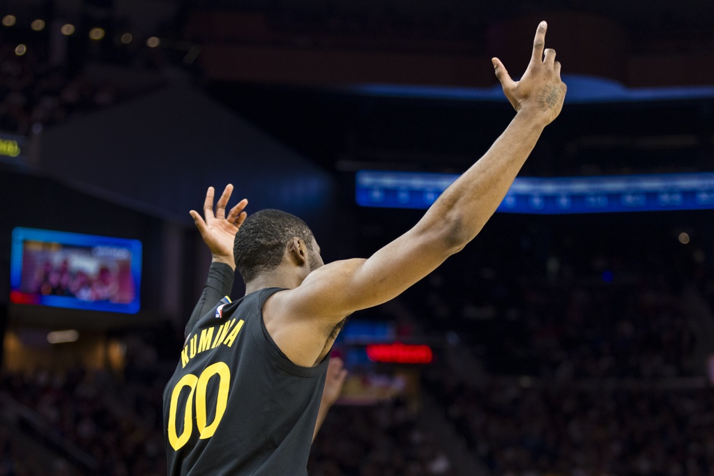 库明加：脚踝随着比赛进行感觉越来越好 伤缺时终与队友紧密联系