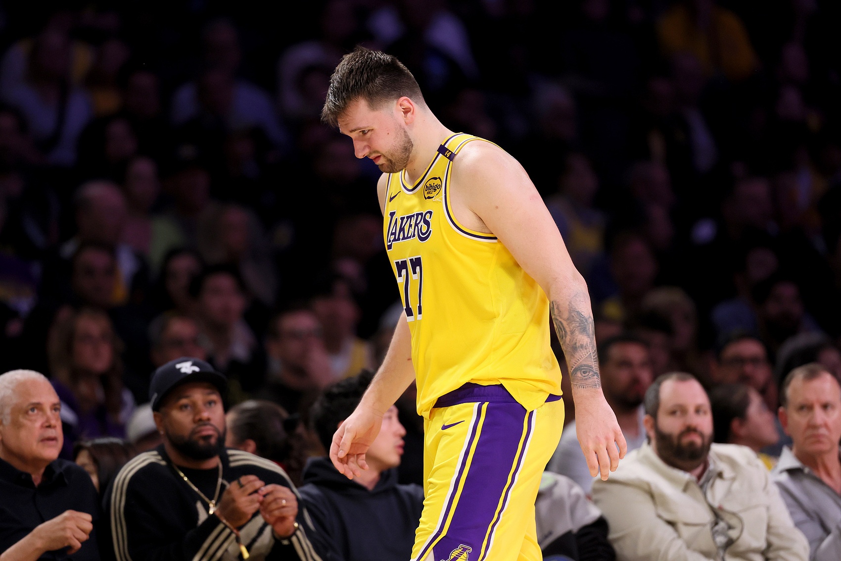 名记：湖人对东契奇的续约情况有些紧张 若他不续约恐引疯狂追求