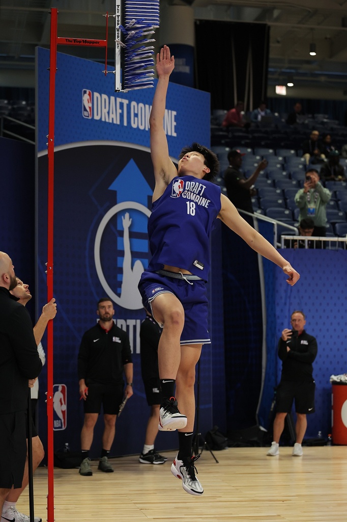 队记：杨瀚森是否适合雄鹿值得商榷 他弱点和大洛佩斯相似