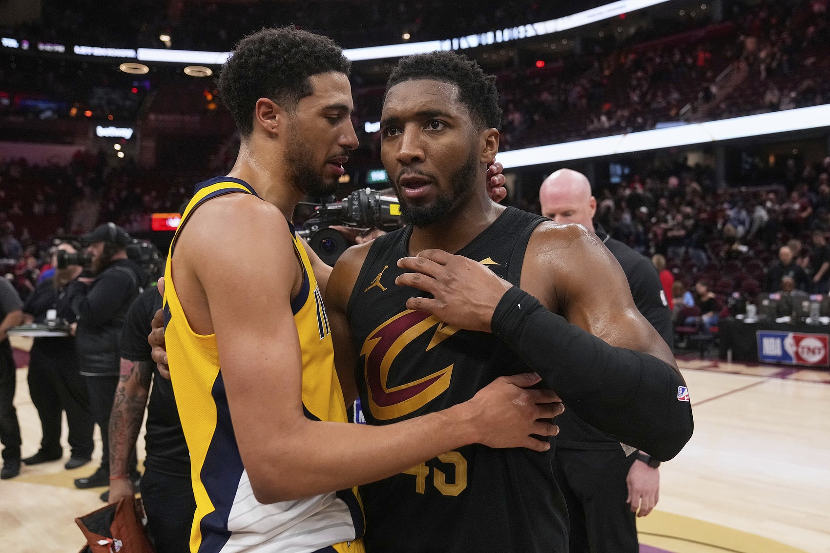 波普：米切尔还不是超级巨星 对哈利伯顿我也还不确定