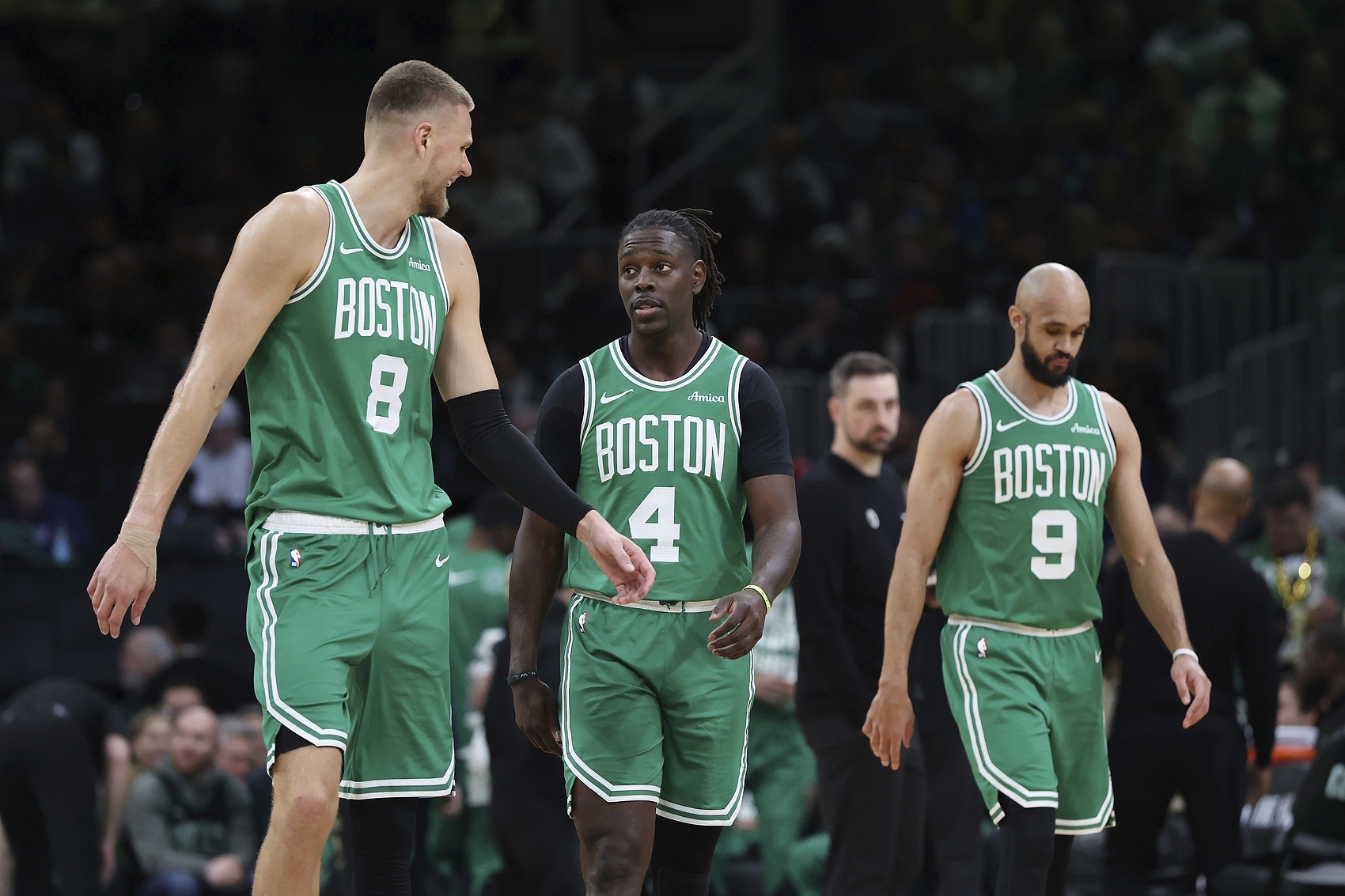 如何降薪且留存实力？绿军交易方案：霍勒迪去独行侠&波津去公牛