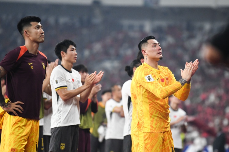 青岛媒体：国足多一人被沙特逆转最可惜 细节处理体现强弱队差距