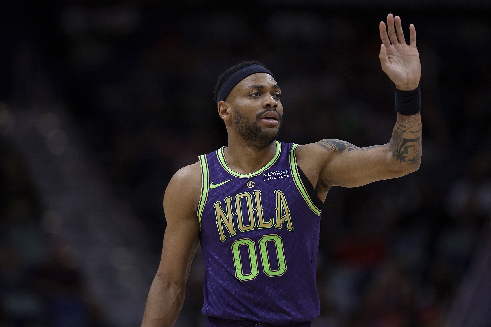 本季年薪2300万！记者：鹈鹕将探索先签后换送走布朗！多队有意？