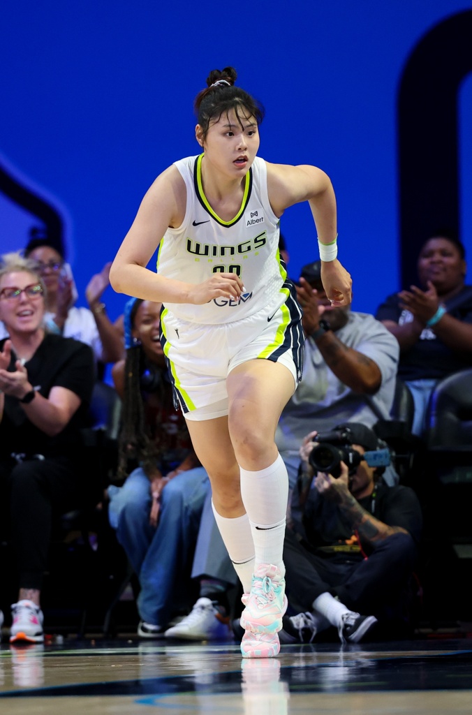 三分7中4！神射手李月汝砍下生涯第二高18分 外加10篮板达成两双